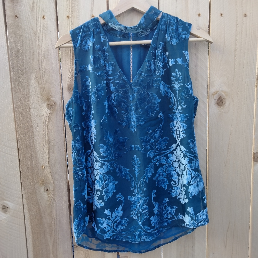 White House Black Market Salma Choker Neck Blue Velvet Blouse Size 6 Sleeveless